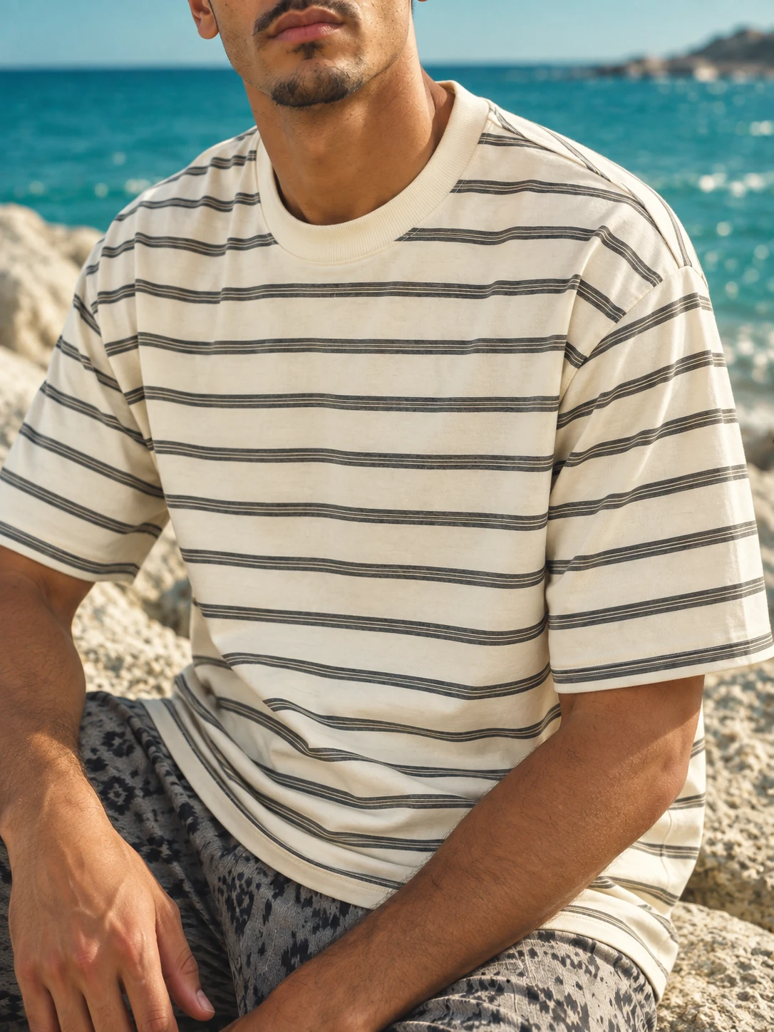 Close view of the Getwinn striped fabric and relaxed fit